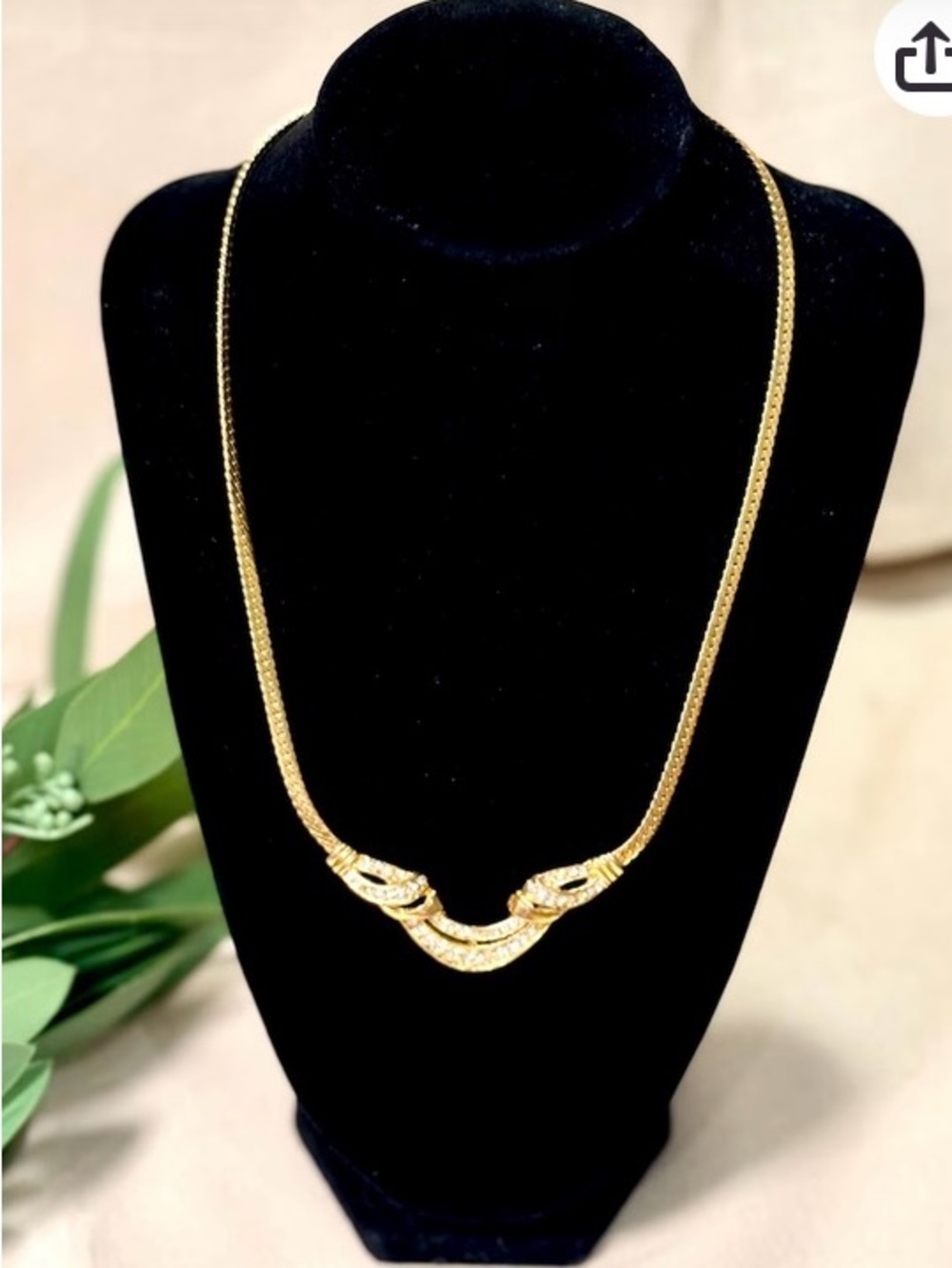Elegant Vintage Gold-Tone Rhinestone Crystal Accent Necklace - Women Jewelry